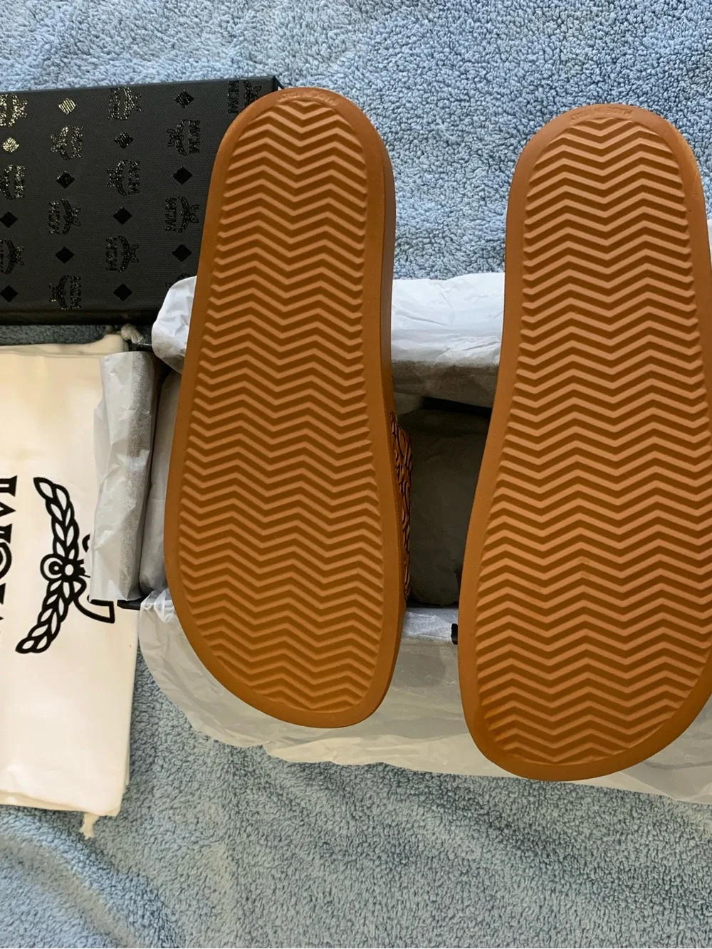 Women MCM slides